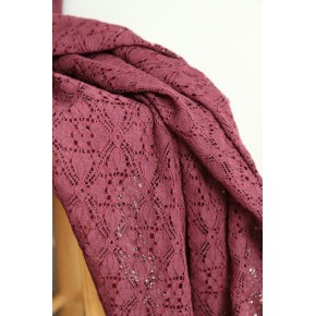 dentelle bordeaux - un chat sur un fil