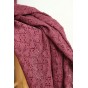 dentelle bordeaux - un chat sur un fil