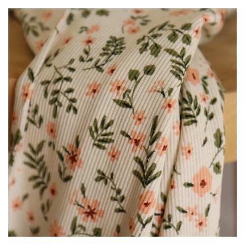 tissu côtelé écru et fleurs roses et vertes tissu côtelé écru et fleurs roses et vertes