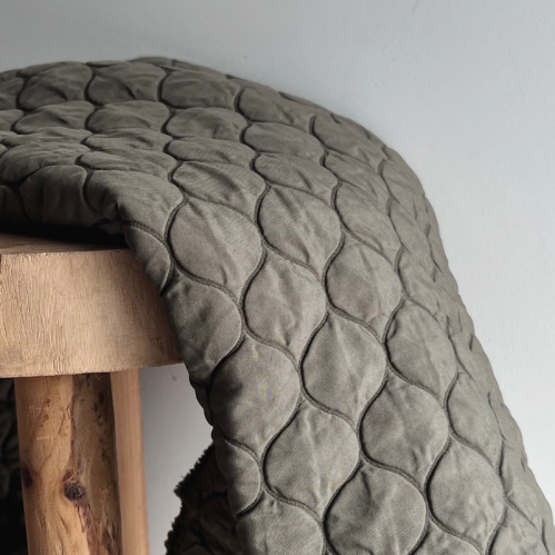joli tissu matelassé kaki - un chat sur un fil joli tissu matelassé kaki - un chat sur un fil