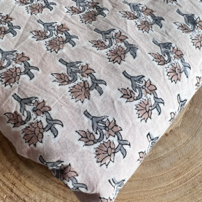 jolis tissus indiens artisanaux - un chat sur un fil