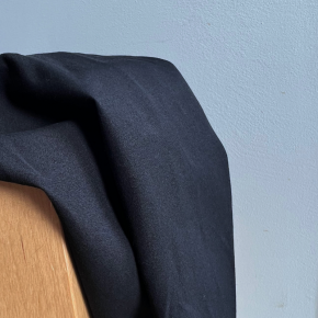tissu upcyclé - un chat sur un fil
