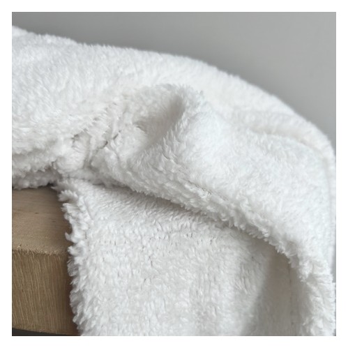 sherpa blanc - un chat sur un fil sherpa blanc - un chat sur un fil