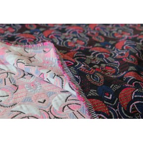 tissu upcyclé - un chat sur un fil