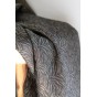 tissu upcyclé - un chat sur un fil