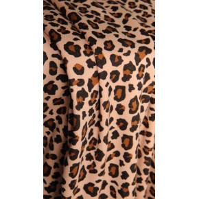 sweat léopard - un chat sur un fil