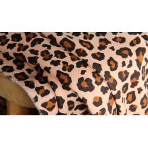 molleton léopard envers gratté - un chat sur un fil