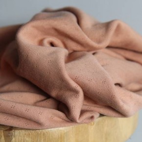 tissu en maille ajourée - bois de rose