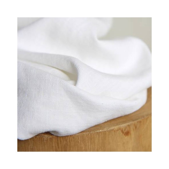 tissu en lin blanc - un chat sur un fil