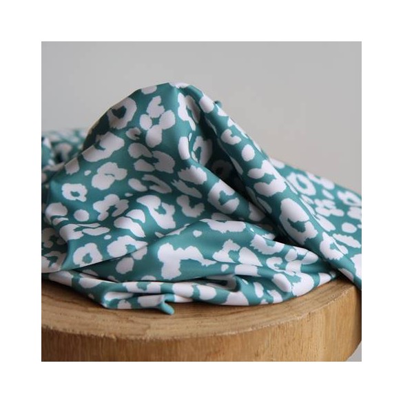 tissu maillot - un chat sur un fil