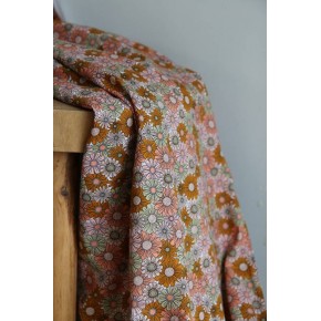 tissu fleuri et satiné - un chat sur un fil