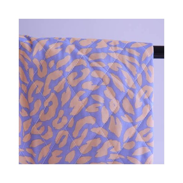 tissu matelassé léopard - un chat sur un fil