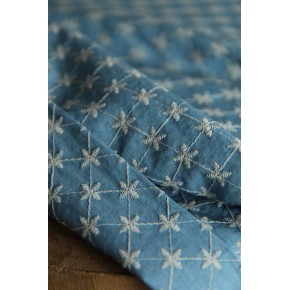 tissu broderie anglaise sur denim fin