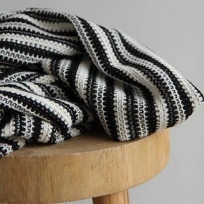 TISSU EN CROCHET écru et noir - un chat sur un fil