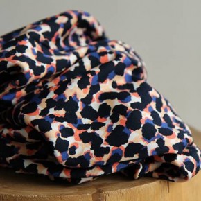 viscose imprimée abstrait - un chat sur un fil