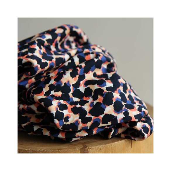viscose imprimée abstrait - un chat sur un fil