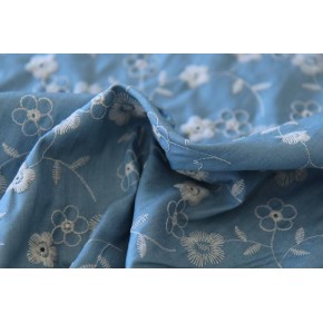 tissu broderie anglaise sur denim fin
