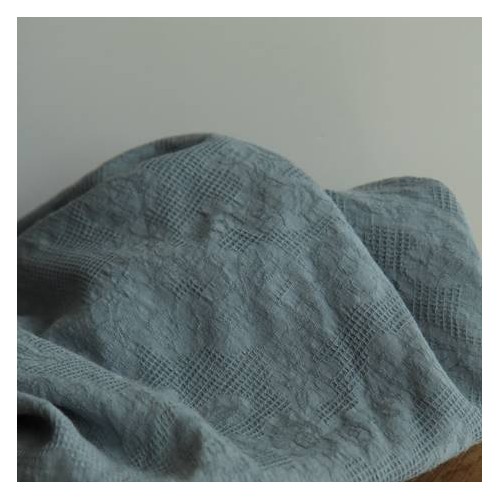 joli coton brodé - un chat sur un fil joli coton brodé - un chat sur un fil