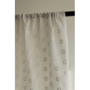tissu en broderie anglaise