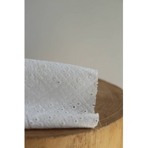 tissu en coton brodé blanc cassé