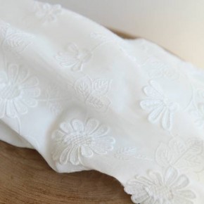 tissu broderie anglaise blanc cassé