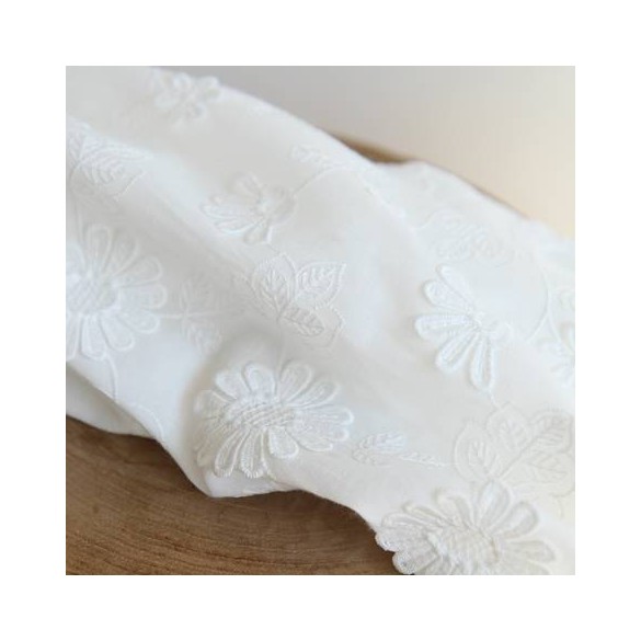 tissu broderie anglaise blanc cassé