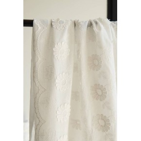 tissu en coton brodé fleurs - blanc cassé