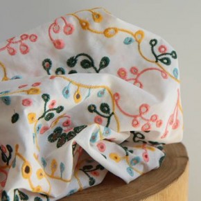 tissu broderie anglaise couleurs - un chat sur un fil