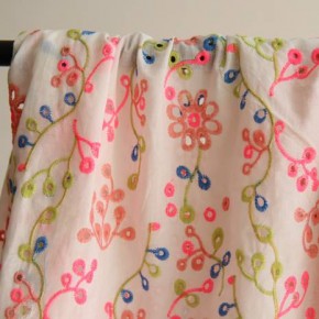 tissu en broderie anglaise - couleurs