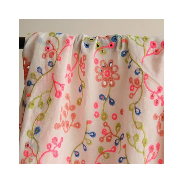 tissu en broderie anglaise - couleurs