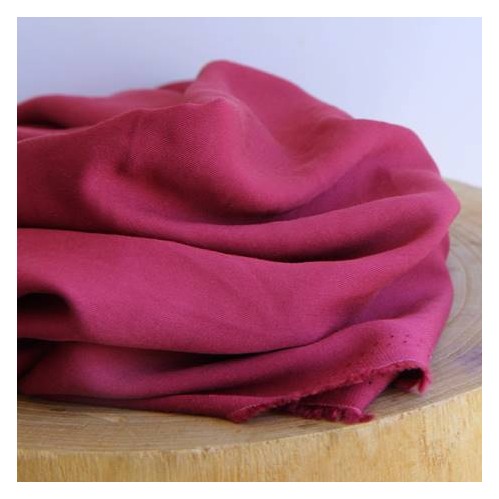 Twill de viscose framboise - un chat sur un fil Twill de viscose framboise - un chat sur un fil