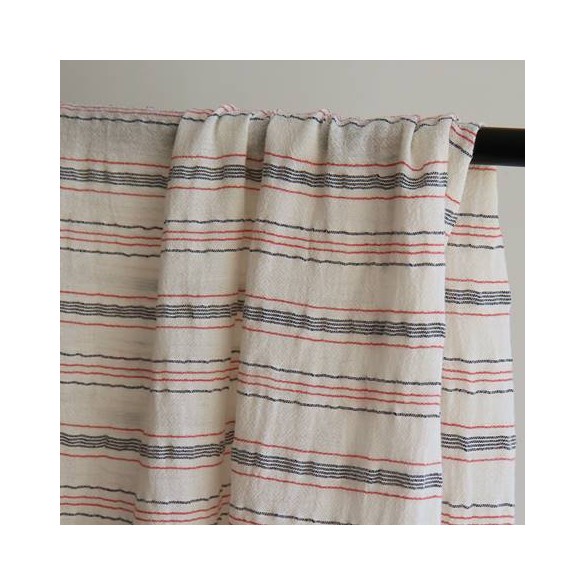 tissu en gaze de coton rayures - un chat sur un fil