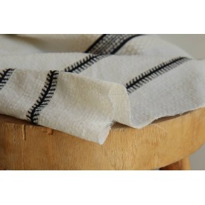jacquard upcyclé - un chat sur un fil