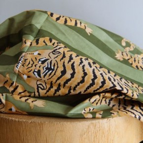 tissu fleurs indien - un chat sur un fil