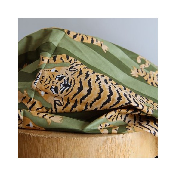 tissu fleurs indien - un chat sur un fil