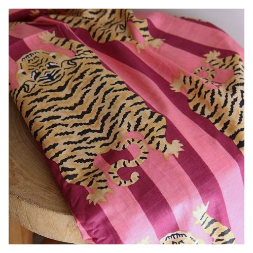 tissu fleurs indien - un chat sur un fil