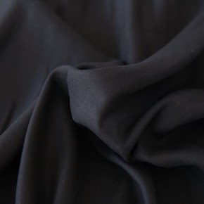 tissu crêpe noir - un chat sur un fil