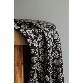 crêpe de viscose - un chat sur un fil