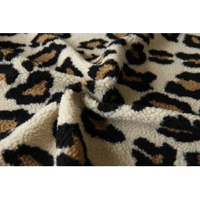 sherpa camel léopard - un chat sur un fil