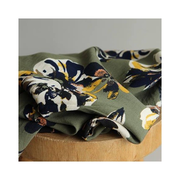 JOLIE VISCOSE FLEURS - un chat sur un fil