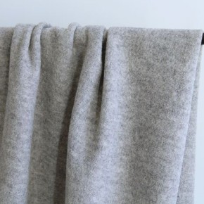 joli tissu en laine bouillie gris clair
