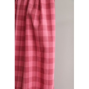 tissu à carreaux - un chat sur un fil