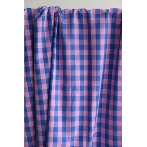 tissu carreaux - un chat sur un fil