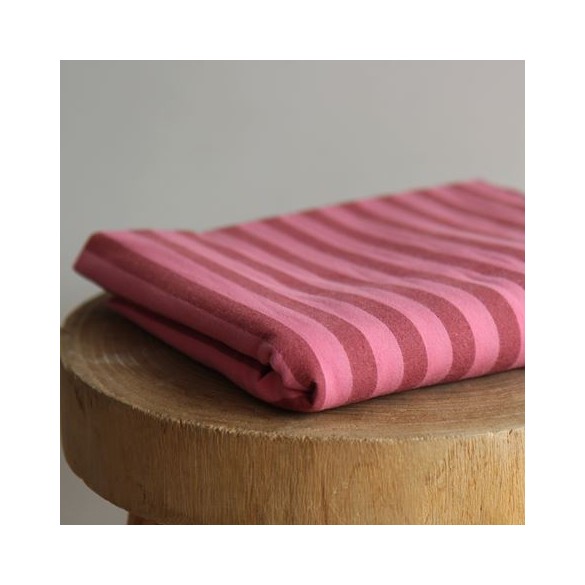 coton rayé rose - un chat sur un fil