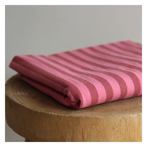 coton rayé rose - un chat sur un fil