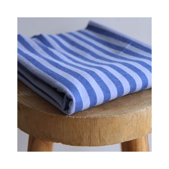 coton rayé bleu - un chat sur un fil