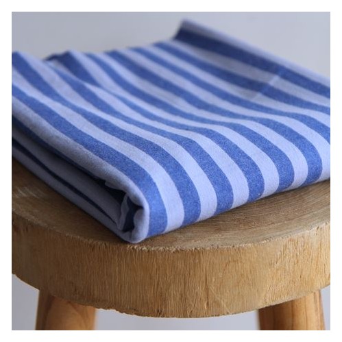 coton rayé bleu - un chat sur un fil