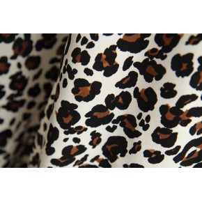 jolie viscose imprimée léopard - un chat sur un fil