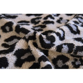 manteau en sherpa léopard - un chat sur un fil