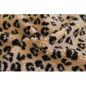 manteau en sherpa léopard - un chat sur un fil